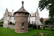 Donjon actuel (construit en 1866) abritant la bibliothèque privée du château