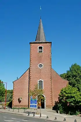 Église Saint-Rémy d'Ottignies en 2018 après la perte du tilleul centenaire.