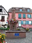 La fontaine de la place des Tilleuls.