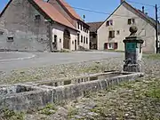 Fontaine de la rue des Merles.