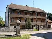 La tannerie (1851) et la fontaine de la rue des Tilleuls.