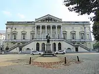 La façade arrière de l'ancien palais de justice, de la Recollettenlei.