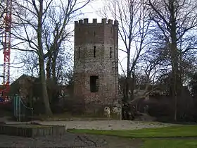 2007 : tour en ruine dans le jardin de l'ancienne abbaye d'Oudenburg.