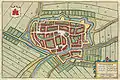 Plan de la ville vers 1649 d'après J. Blaeu. Au sud, la Gentsepoort, à l'est, la Montforterpoort et au nord-ouest la Linschooterpoort.