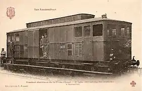 Un locomoteur 5000 de la compagnie de l'Ouest, alimenté en 650 volts par troisième rail sur la ligne des Invalides en 1900.