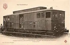 Locomoteur 5000 de l'Ouest, 1900, alimenté en 650 V par 3e rail sur la ligne des Invalides.