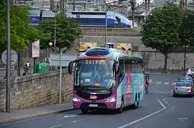 Ouibus arrivant à la gare routière de Paris-Bercy.