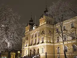 L'hôtel de ville et le parc Hallituspuisto