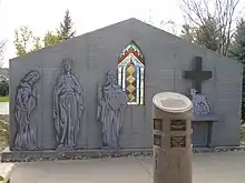Représentation de l'apparition mariale de Knock devant l'église de Sioux City dans l'Iowa (États-Unis).