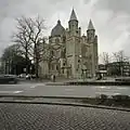 Avenue Sainte-Anna avec l'église Saint-Lambert.