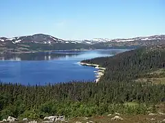 Les montagnes d'Offerdal et le lac Övre Oldsjön.
