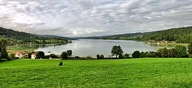 Point de vue sur le lac de Saint-Point.