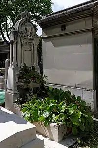 Stèle d'Antonia Guillou, née Laffont (1884), Paris, cimetière du Père-Lachaise.
