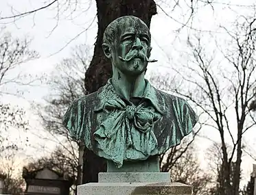 Buste d'Auguste Vitu (1901), Paris, cimetière du Père-Lachaise.