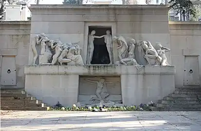 Monument aux morts (1899), Paris, cimetière du Père-Lachaise.