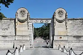 Entrée principale du cimetière du Père-Lachaise