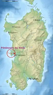 Carte du relief de la Sardaigne, les villes sont indiquées avec un rond rouge signalant le Sinis.
