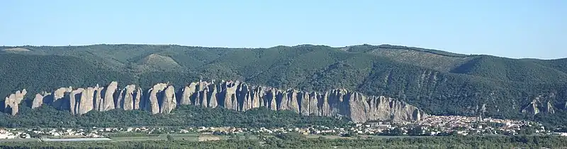 Vue panoramique des Pénitents et des Mées