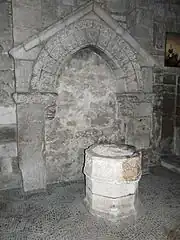 Le tombeau de Jean d'Asside et les fonts baptismaux