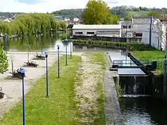 Le bassin et l'écluse no 39 de la Cité, à l'aval du canal de Périgueux.