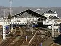 La gare avec la marquise qui couvre les voies