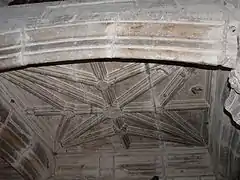 Le plafond de l'escalier au rez-de-chaussée.