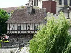 L'eschif vu depuis la rive gauche de l'Isle.