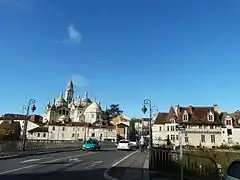 La chaussée du pont des Barris.