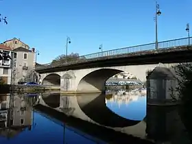 Le pont Saint-Georges vu depuis la voie verte en aval, en 2014.