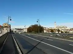 La chaussée du pont Saint-Georges.