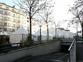 Tentes et chapiteau dressés pour le Salon international du livre gourmand 2016.