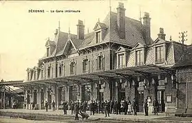 Carte postale ancienne montrant le second bâtiment voyageurs (vu du côté voies) de la gare.