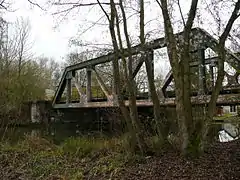 Pont d'environ 20 m d'ouverture sur la Somme, entre les deux gares de Péronne.