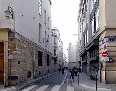Rue du Croissant vue de la rue du Sentier.