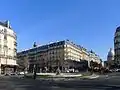 La place avec sa fontaine et la vue vers le Panthéon.