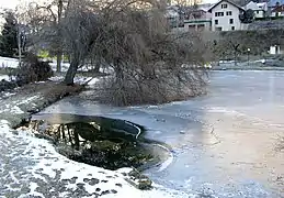 La source du lac du Lauzet en hiver.