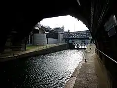 Vue de l'écluse de l'Arsenal vers la Seine.