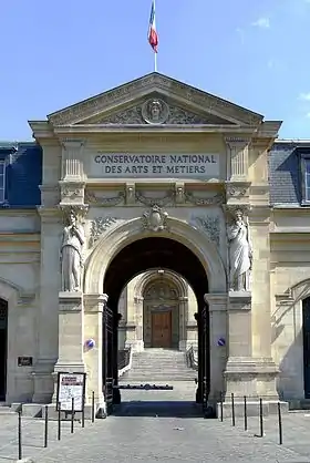Entrée principale du Conservatoire national des arts et métiers (CNAM).