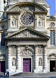 Façade vue de la place du Panthéon.