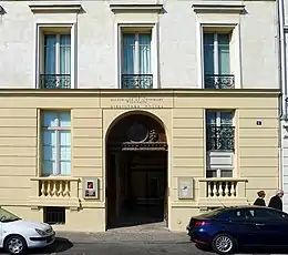 No 6 : bibliothèque polonaise de Paris.