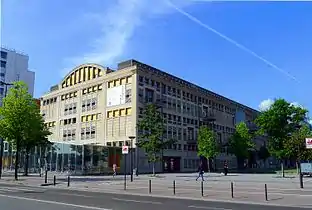 La Halle aux farines vue du quai.