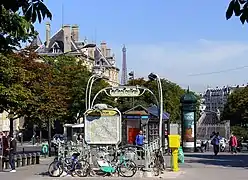 Station de métro Pasteur.