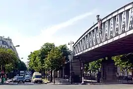 Le viaduc ferroviaire de la ligne 6.