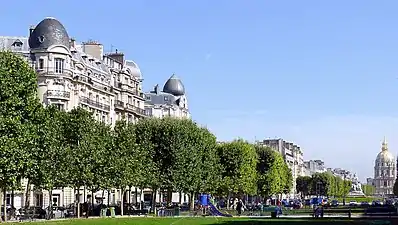 Vue générale de l'avenue.