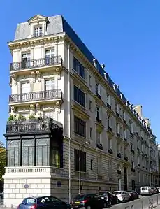 Angle avec la place d'Iéna.