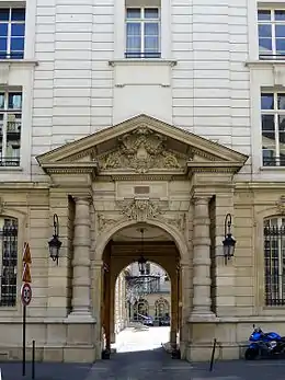 L'hôtel Perrinet de Jars abrite aujourd'hui le Cercle de l'Union interalliée.