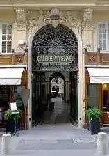 L'entrée de la galerie Vivienne, côté rue des Petits-Champs.