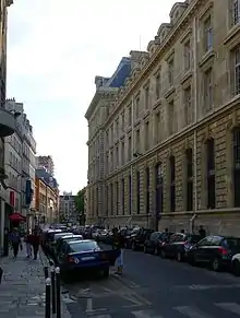 Rue vue du boulevard de Magenta.