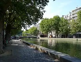 Canal Saint-Martin au niveau du quai de Jemmapes.