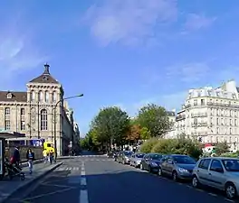 Le boulevard à proximité du lycée Chaptal (à gauche).